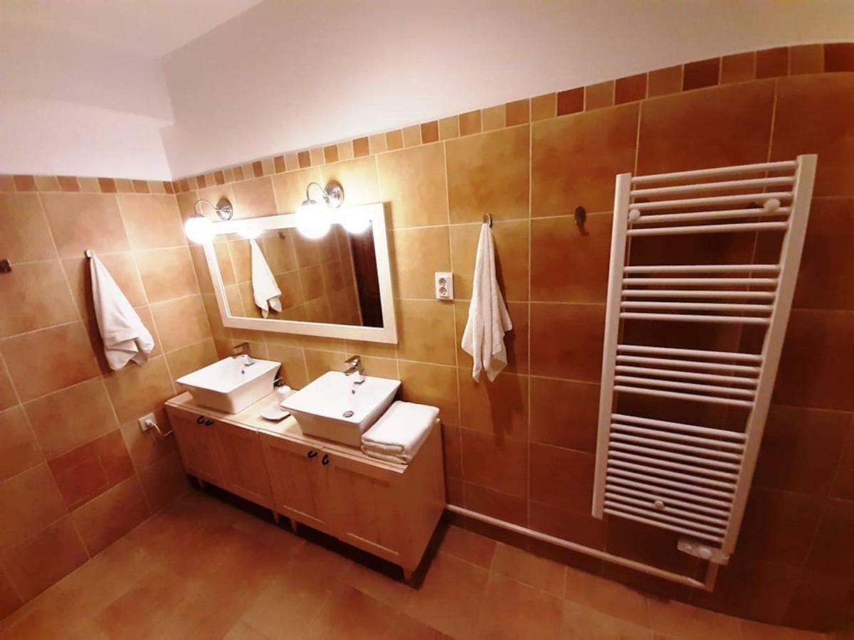 2 Bedroom Apartment Near Heroes Square Budapest Ngoại thất bức ảnh