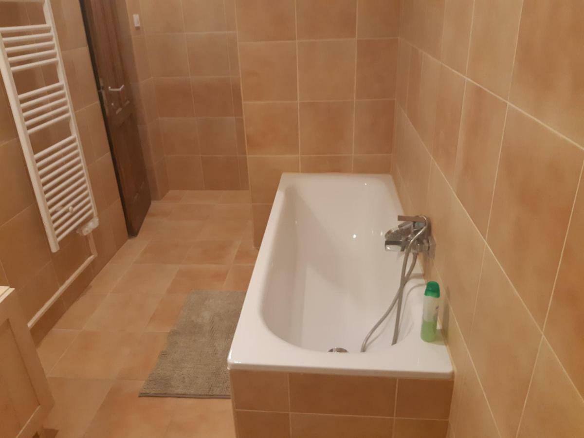2 Bedroom Apartment Near Heroes Square Budapest Ngoại thất bức ảnh